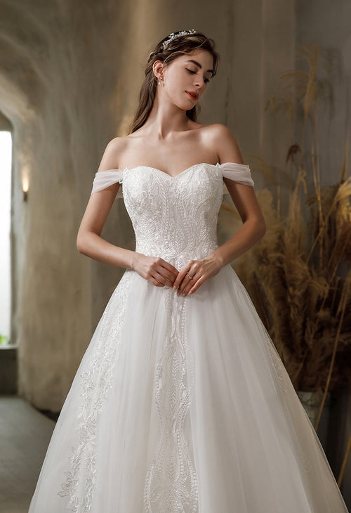 Off-shoulder sweetheart lace ballgown wedding dress with tulle skirt – Art Kollocsion