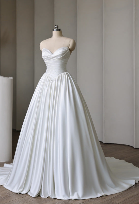 Luxurious Satin Ball Gown - Strapless Sweetheart Neck Bridal Dress for Elegance