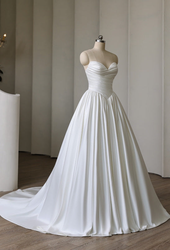 Luxurious Satin Ball Gown - Strapless Sweetheart Neck Bridal Dress for Elegance