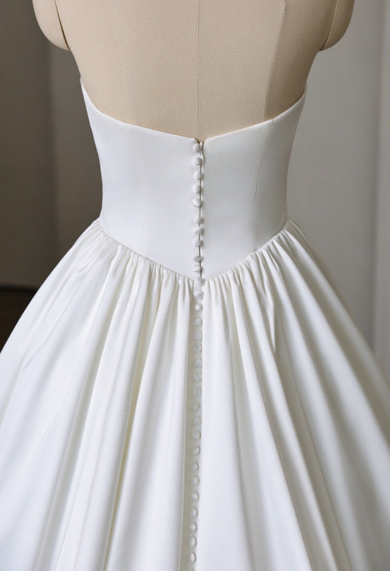 Luxurious Satin Ball Gown - Strapless Sweetheart Neck Bridal Dress for Elegance