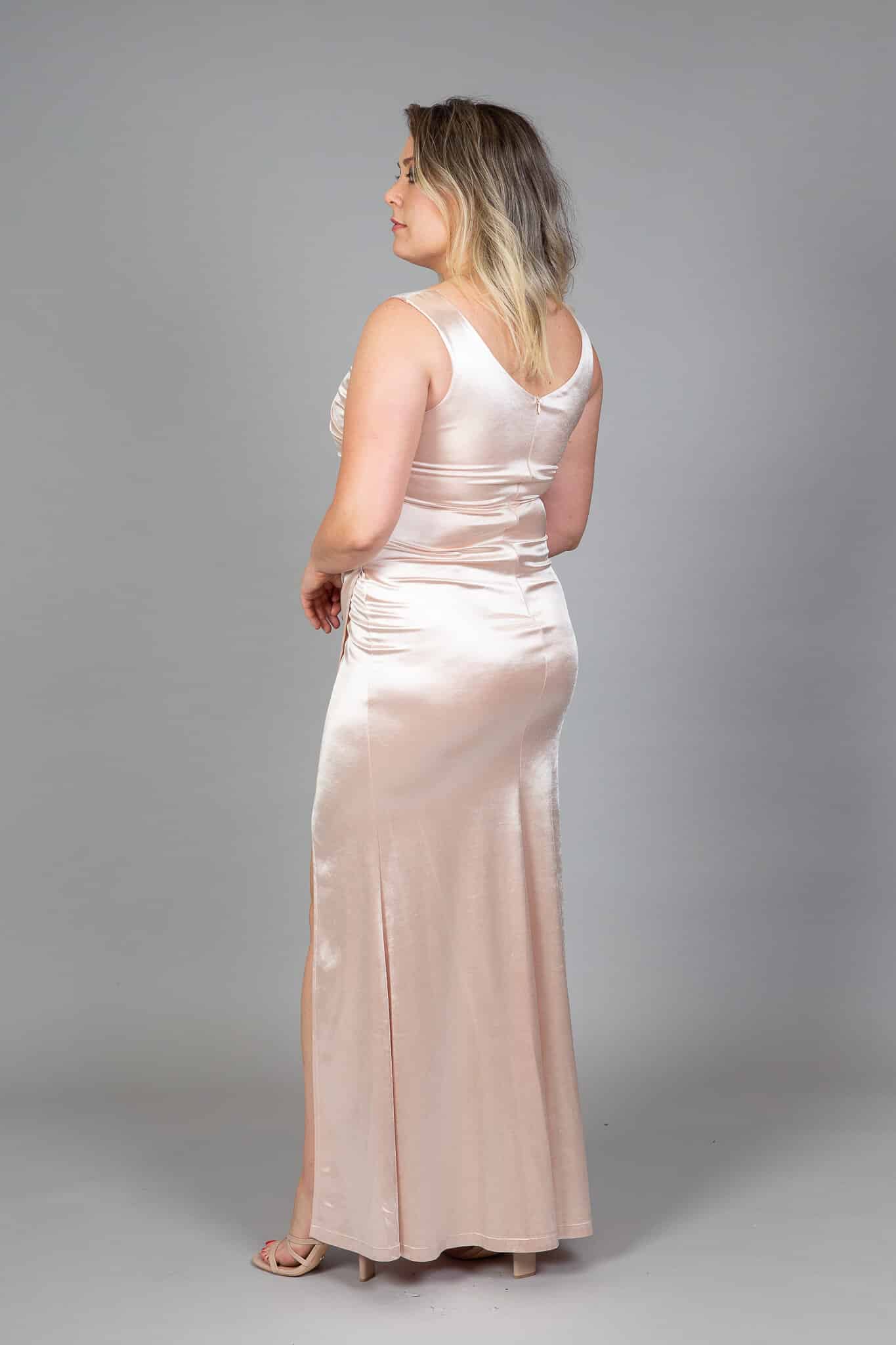 Pale blush stretch satin bridesmaid dress, fitted bodice with ruched detail, floor-length – Art Kollocsion Auckland