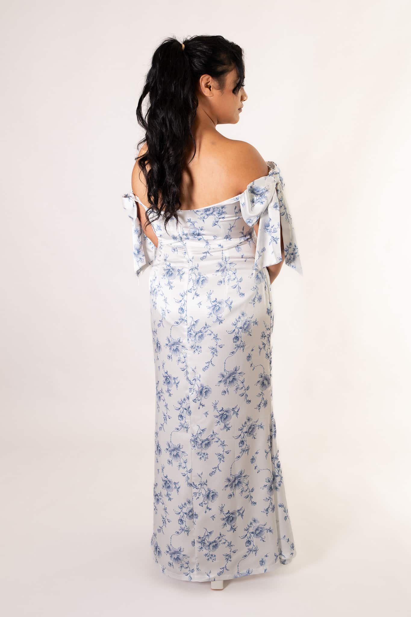 Stylish designer evening gown at Art Kollecsion