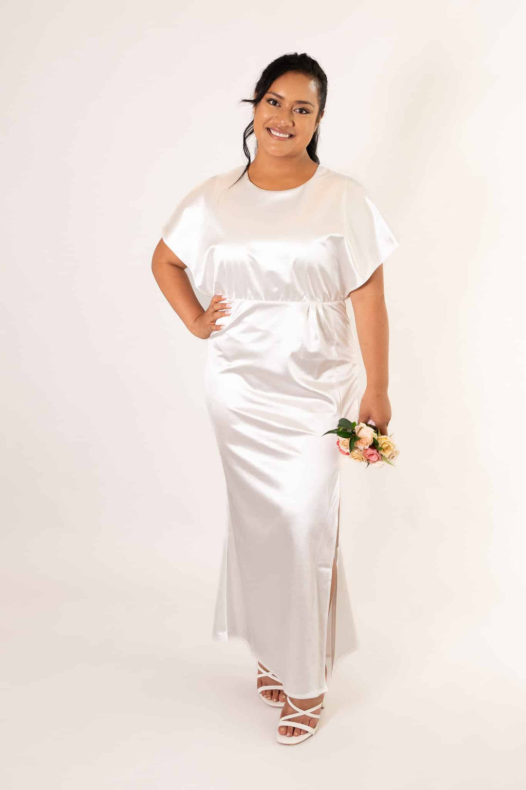 White satin short-sleeved bridesmaids dress with fitted waist, maxi length – Art Kollocsion Auckland