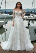 Elegant bridal gown CK3345 with fitted silhouette