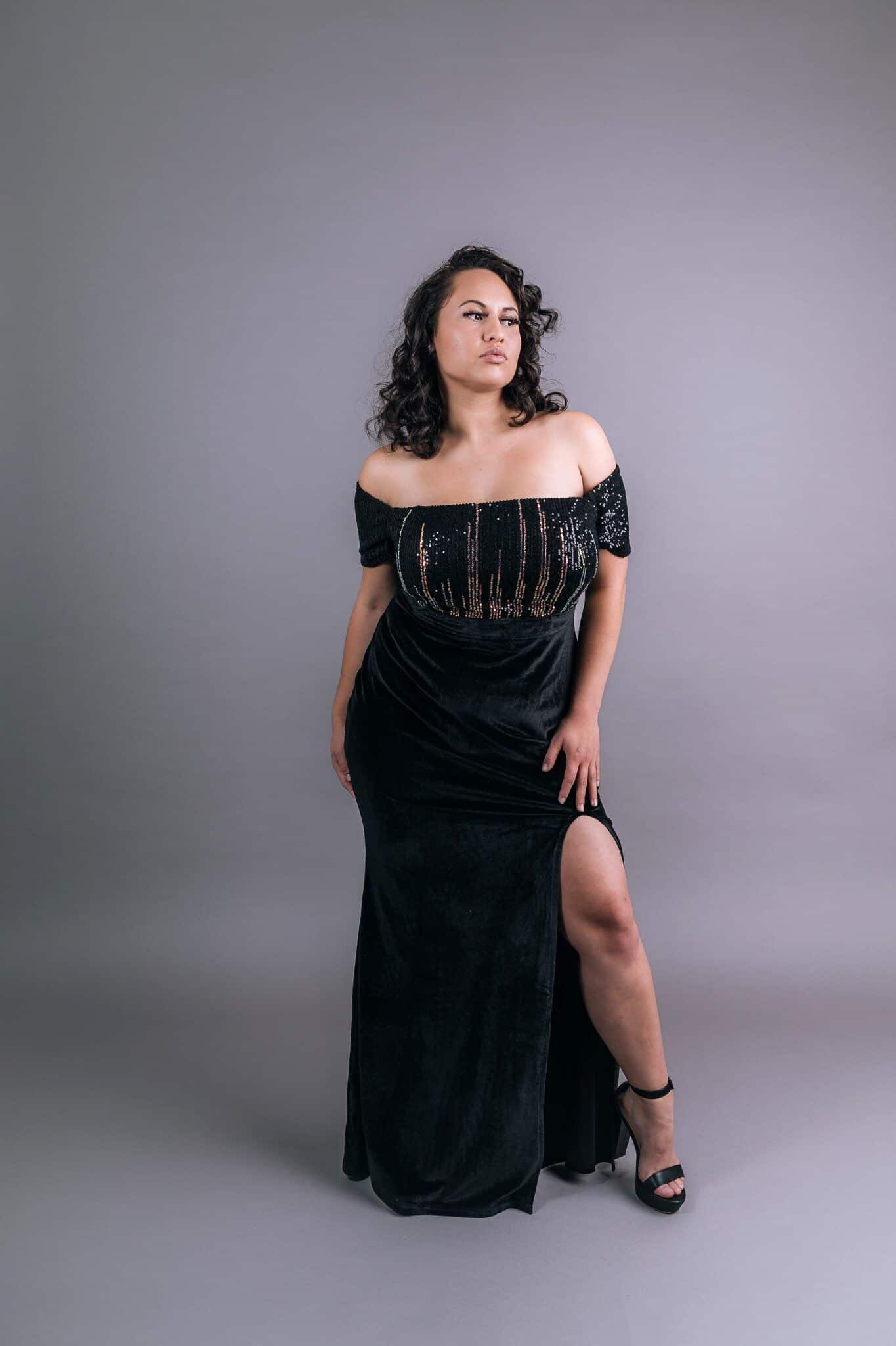 Off-shoulder black sequined velvet gown with striped bodice detail and slit – Art Kollocsion