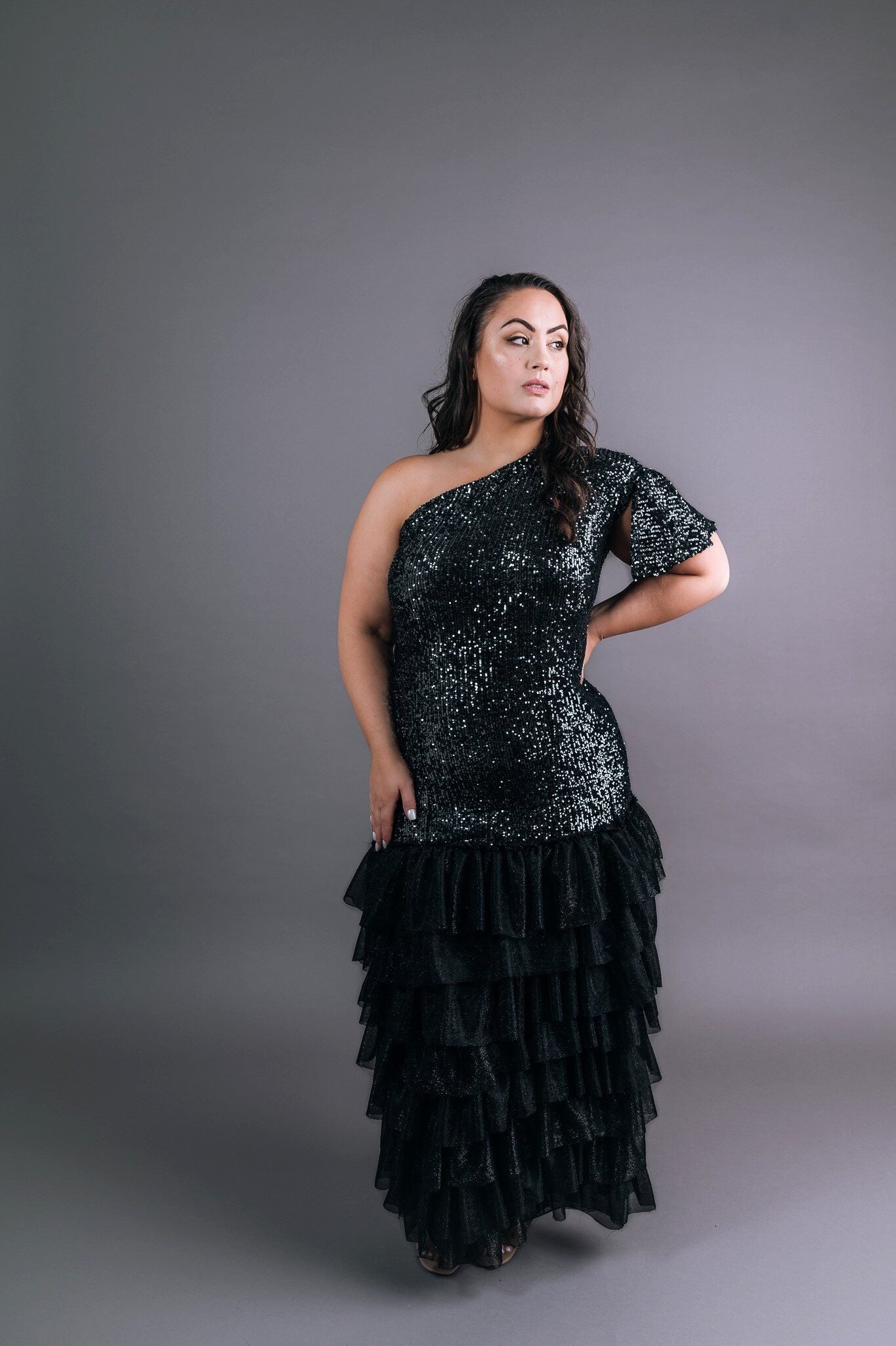 Black sequined one-shoulder glittery dress with tiered tulle skirt – Art Kollocsion