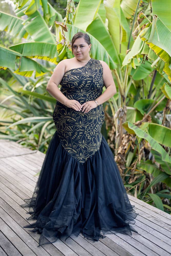 Navy one-shoulder Pacific Islander ball gown with gold beaded Polynesian design and flowing tulle skirt – Art Kollocsion Auckland