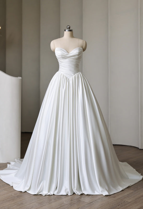 Luxurious Satin Ball Gown - Strapless Sweetheart Neck Bridal Dress for Elegance