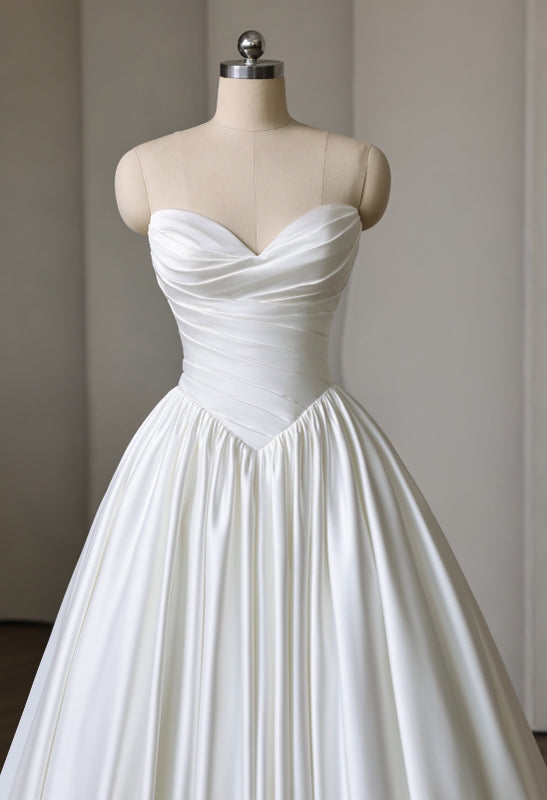 Luxurious Satin Ball Gown - Strapless Sweetheart Neck Bridal Dress for Elegance